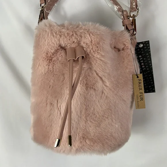 Street Level faux fur bucket bag in mauve - Picture 3 of 11